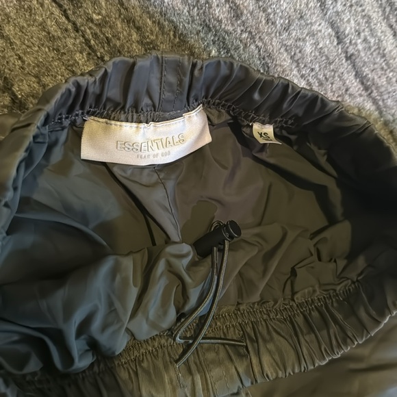 Fear of God Essential shorts xs Nylon - Picture 5 of 5